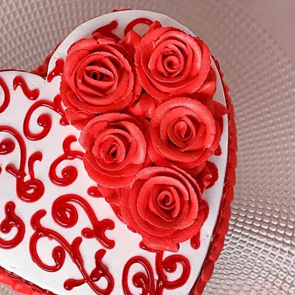Rosy Heart Chocolate Cake Half Kg view 2