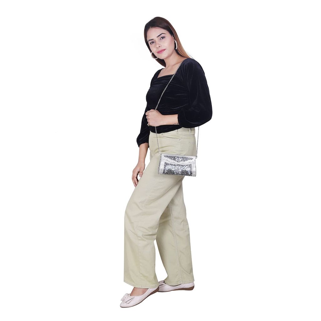Elegant Metal Clutch: A Touch of Glamour and Sophistication view 2