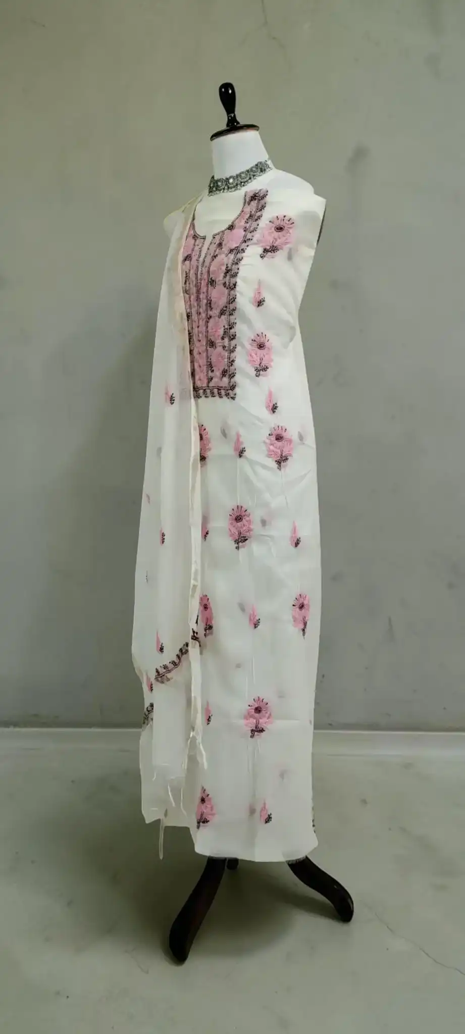 Handwoven Lucknow Chikankari Mul Cotton Hand-Embroidered Dress Material view 2