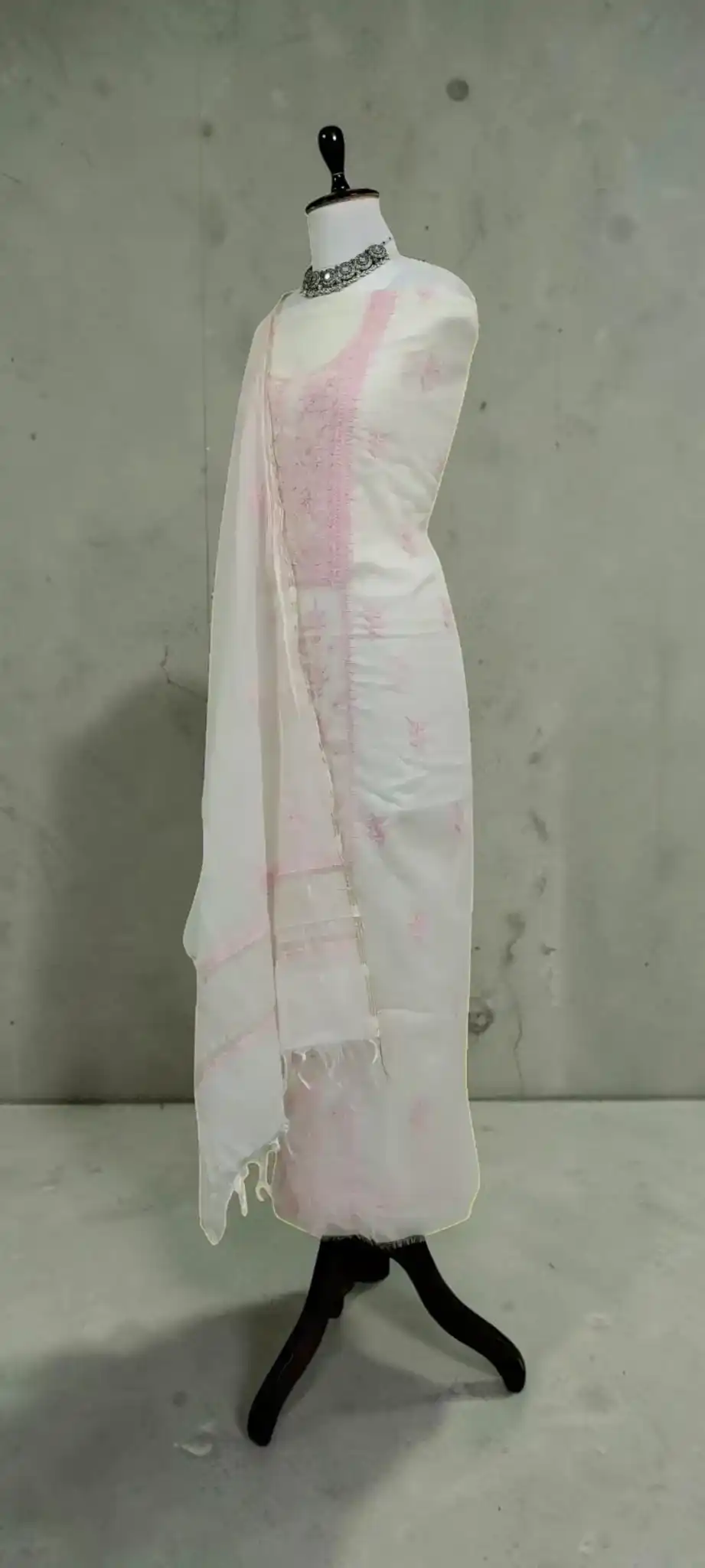 Hand-Embroidered Lucknow Chikankari Mul Cotton Unstitched Dress Material view 2