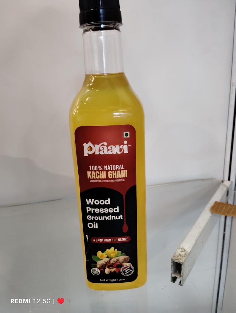 Praavi Pure Groundnut (Peanut) Oil - 1 Litre Wood Pressed, Fresh & Farmer-Made