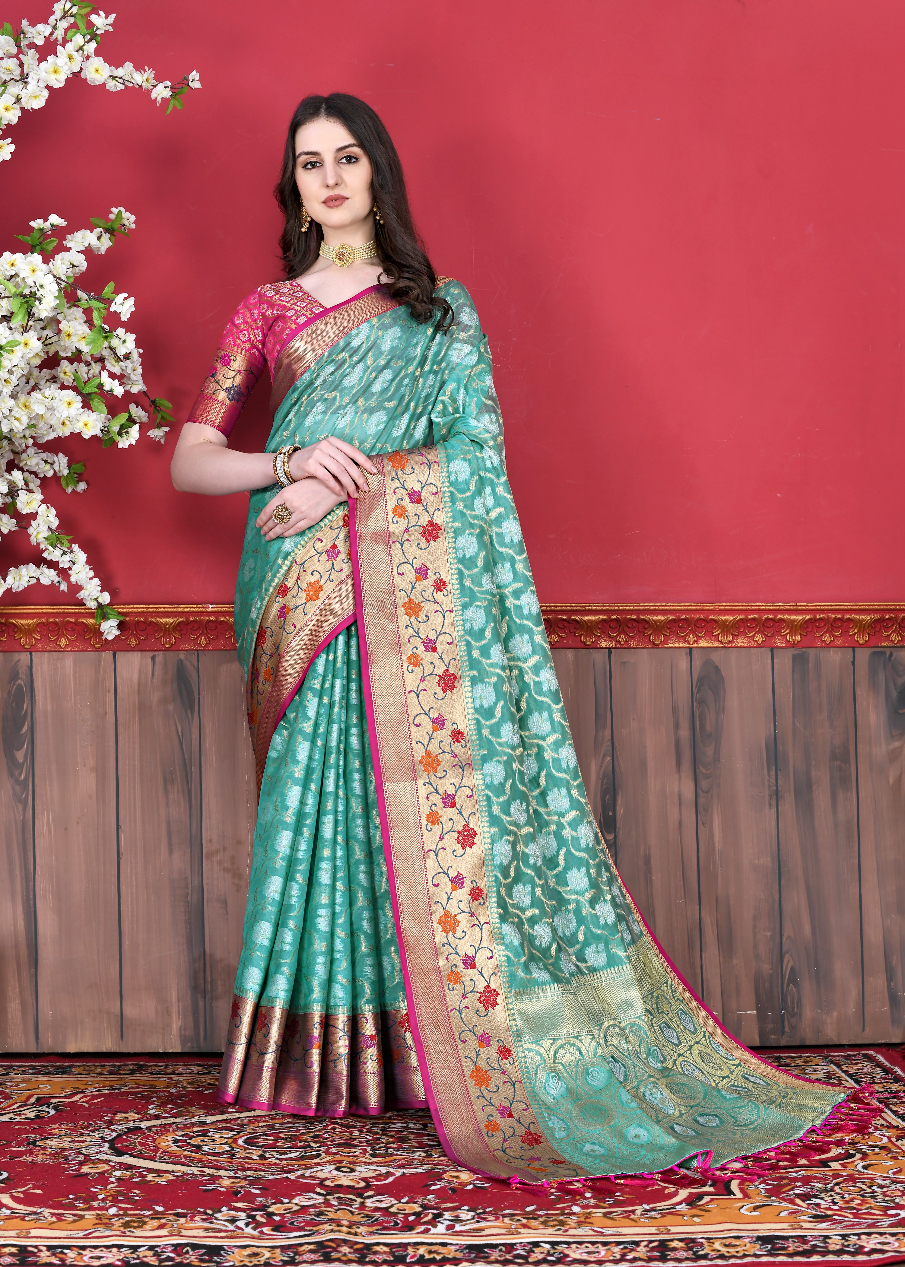 Yavira silk Women's Green Handwoven Cotton Blend Saree view 2