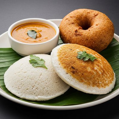 2 Thatte Idli 1 Vada