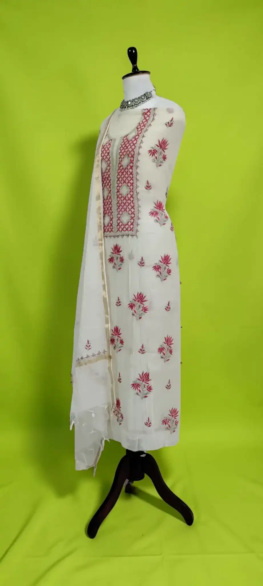 Handwoven Lucknow Chikankari Hand-Embroidered Mul Cotton Dress Material view 2
