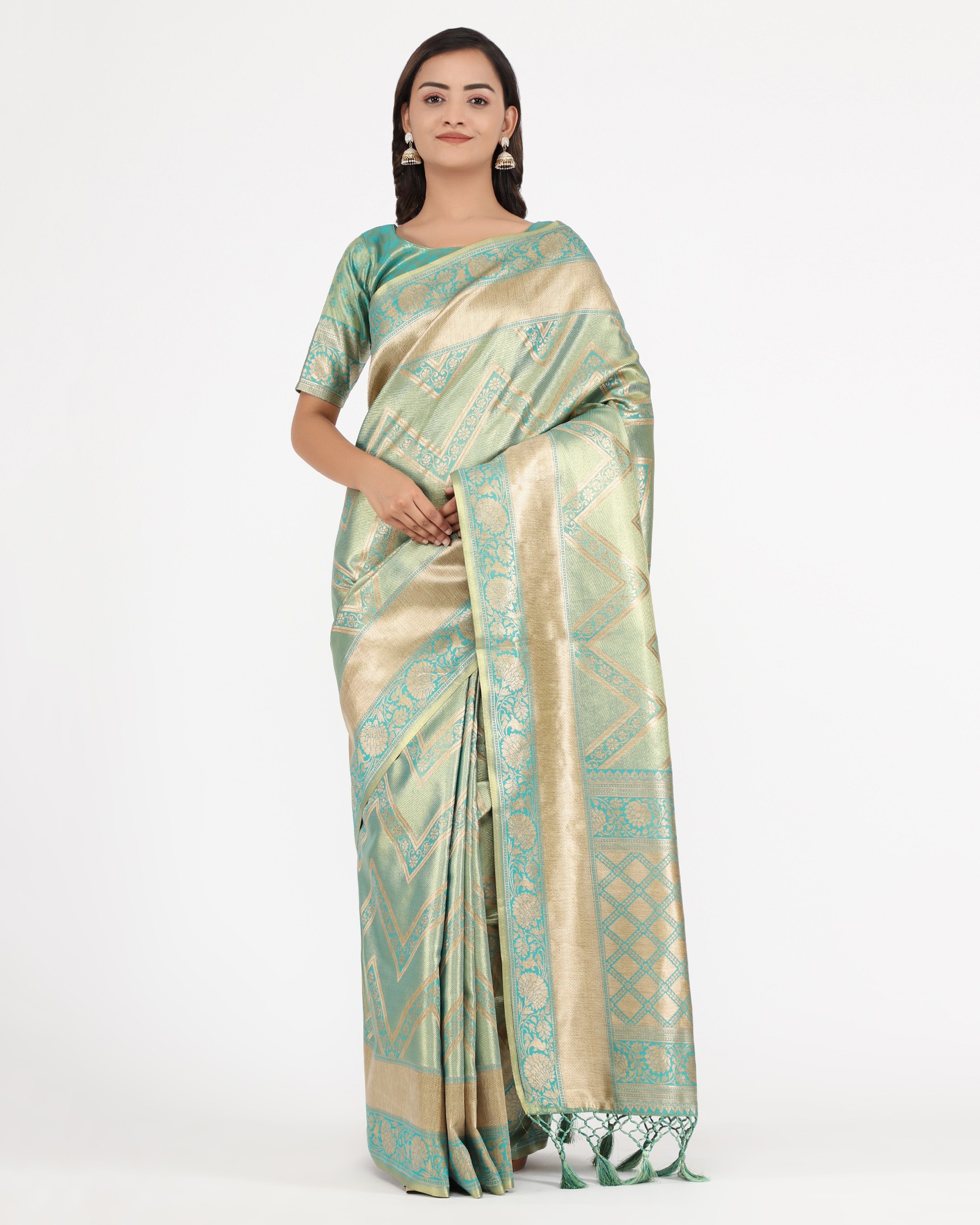 Yavira silk Women's Green Handwoven Jacquard Saree view 2
