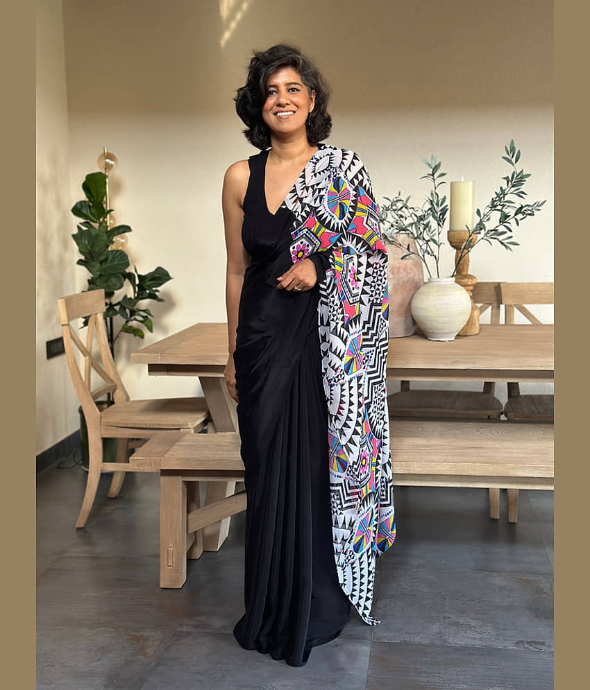 BLEESBURY Chiffon Printed Saree With Unstitched Blouse Piece ( Black )
