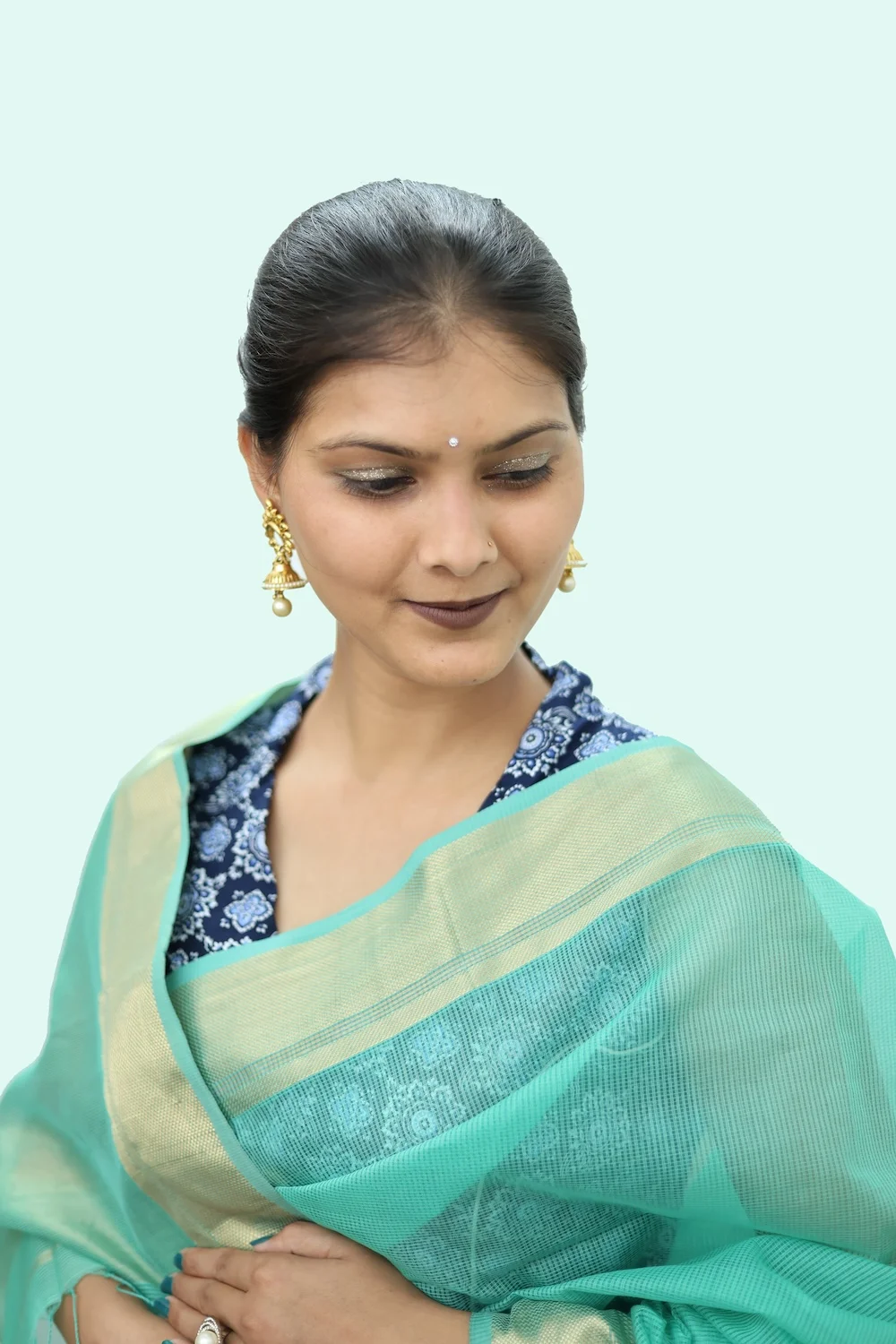 Attractive Maheshwari handloom Tissue Saree with Tassels – Pastel Blue view 2