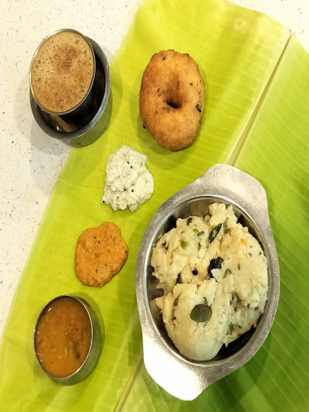Bf combo 4 ( ghee pongal + vada 1 + coffee )