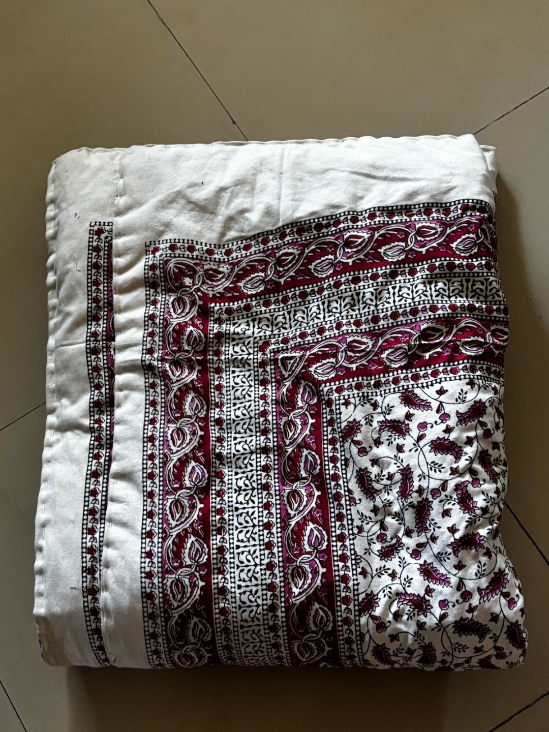 A 6*2' Quilt For Sleeping And Back Pain Relief view 2