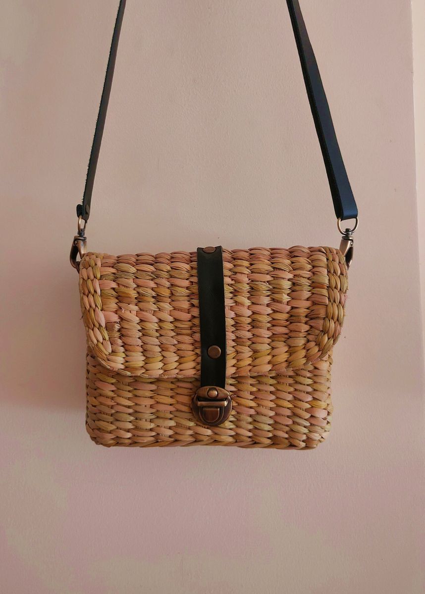 Handwoven and Natural Kauna Grass Sling Bag view 2