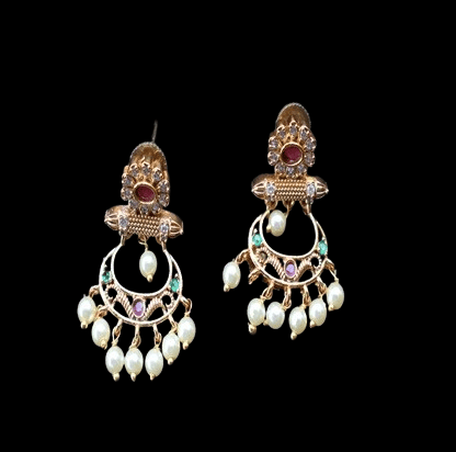 KAVALI Elegant Pearl Necklace and Earrings Set view 2