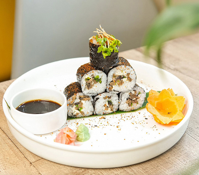 Alaska truffle mushroom maki