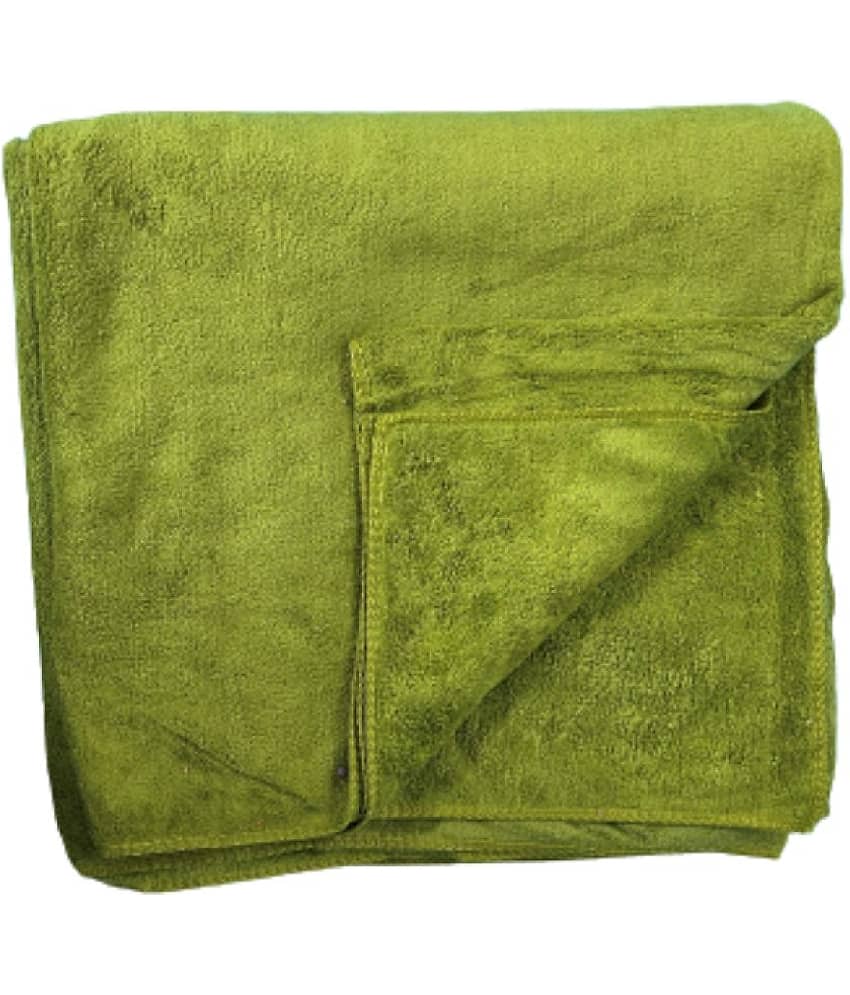 Finesse Decor Pack of 1 Microfibre 325 -GSM Bath Towel ( Green ) view 2