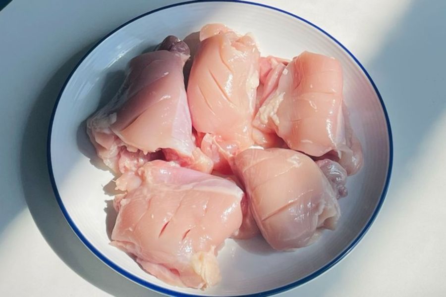 Fresh Boneless Chicken - 20 kg - One pack of boneless chicken view 2
