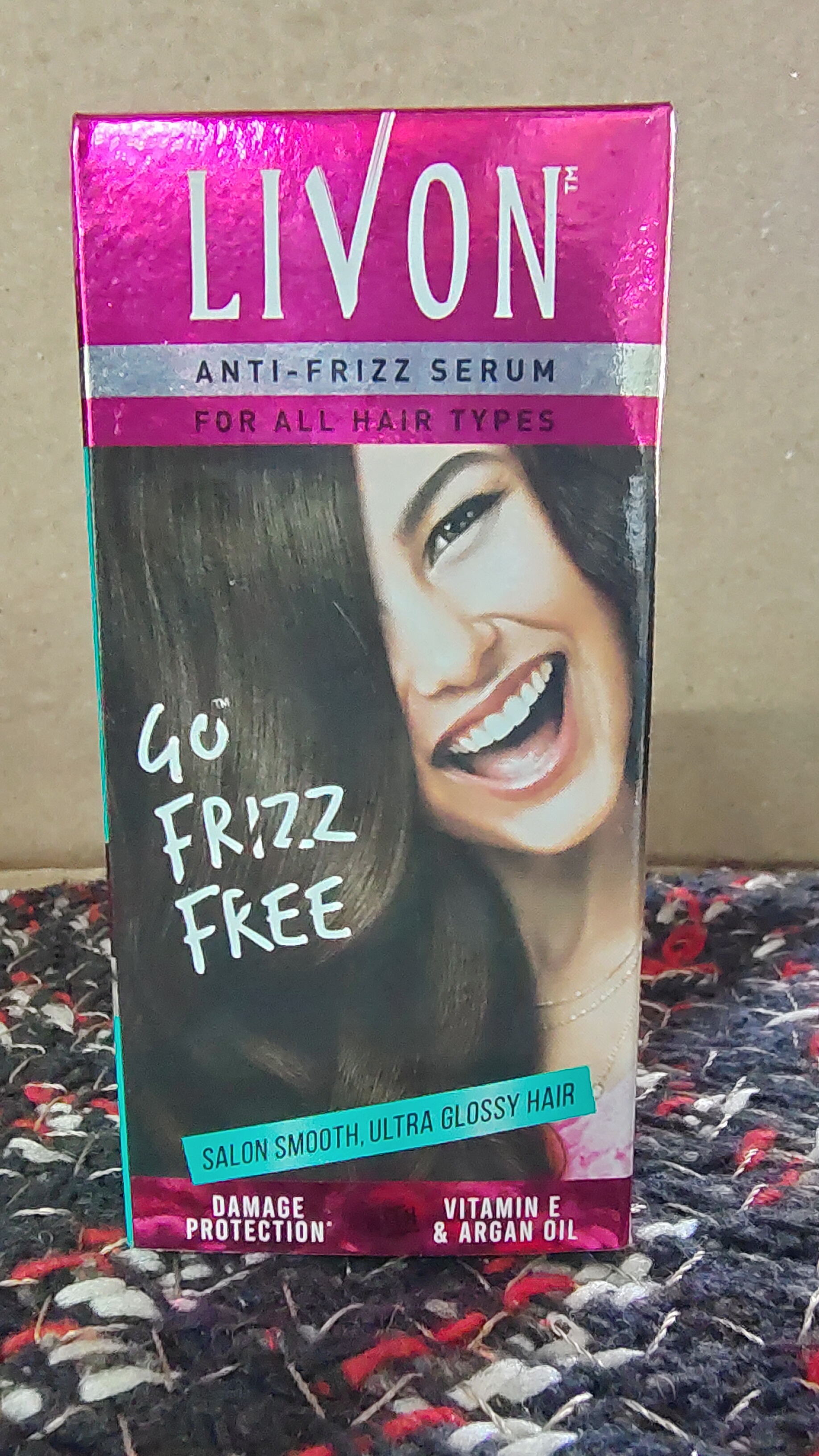 Livon anti frizz serum for all hair types