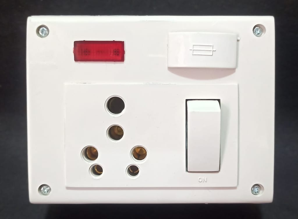 16A 1 Socket & 1 Switch Extension Box with Indicator, 6A Plug & 3 Meter Wire