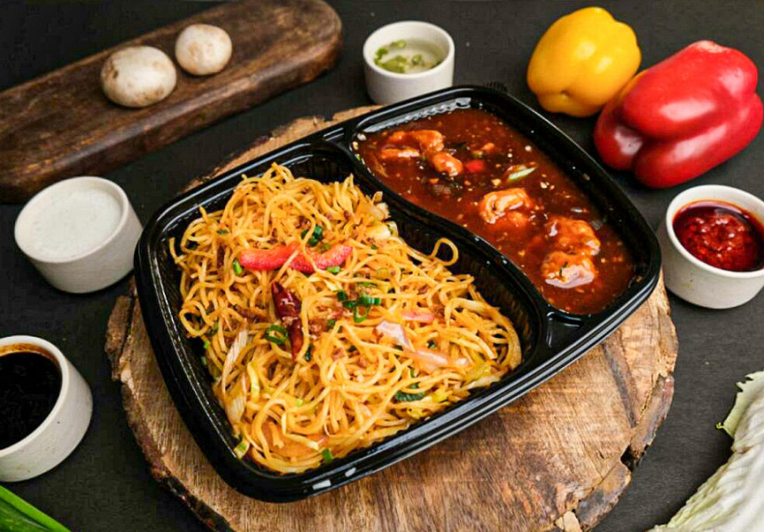 Chicken chili garlic noodles with szechuan chicken gravy