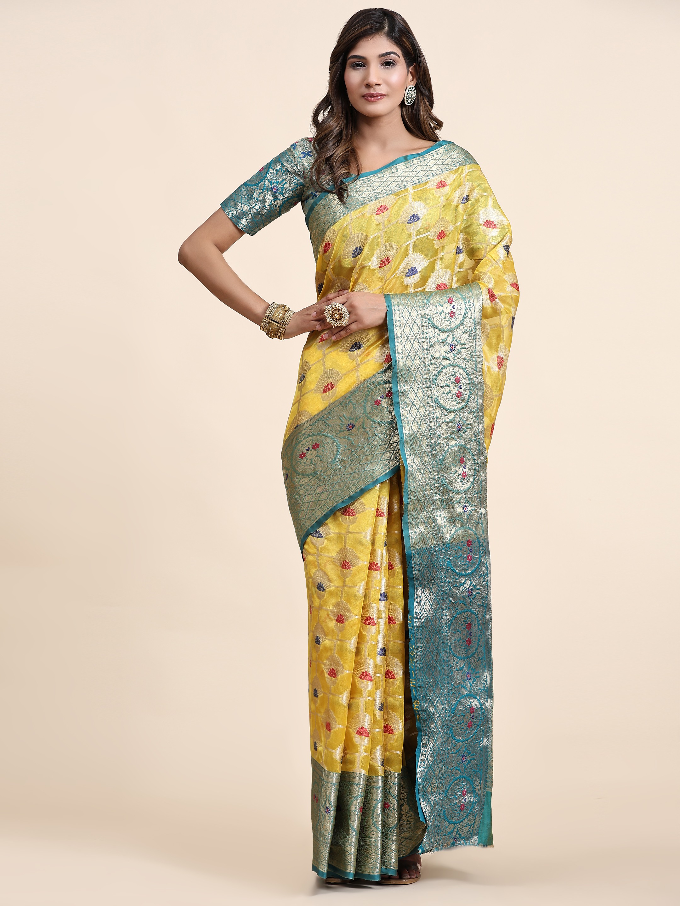 Yavira silk Women's Yellow Handwoven Jacquard Saree view 2