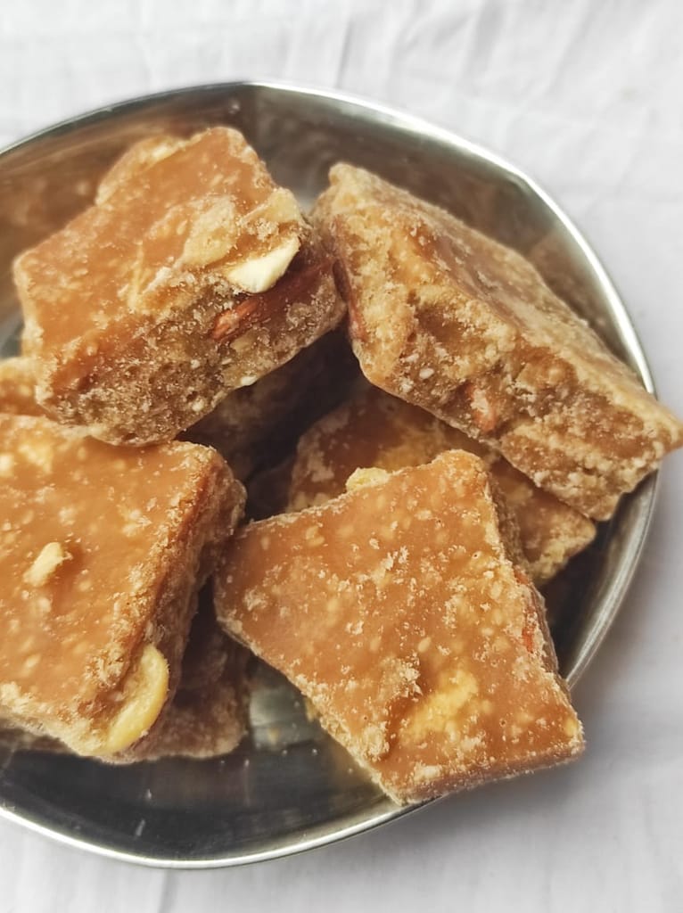 Dry Fruit Jaggery 1kg view 2