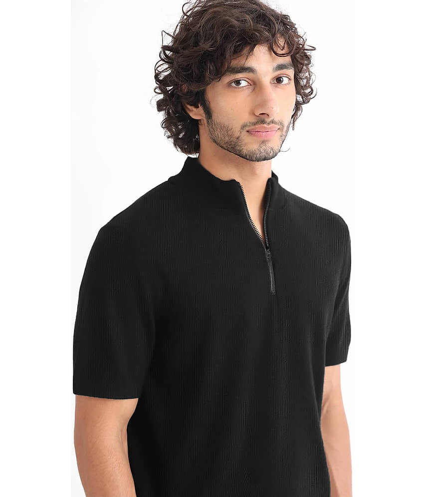 Leotude Men Cotton Blend Regular Fit Solid T-Shirt ( Black ) view 2