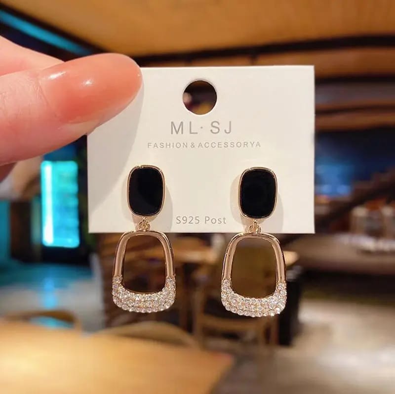 Elegant Black & Gold Crystal Drop Earrings - Modern Fashion Jewelry