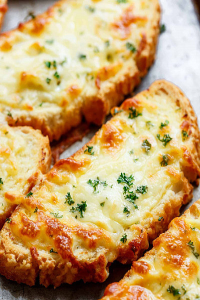 Cheese garlic bread