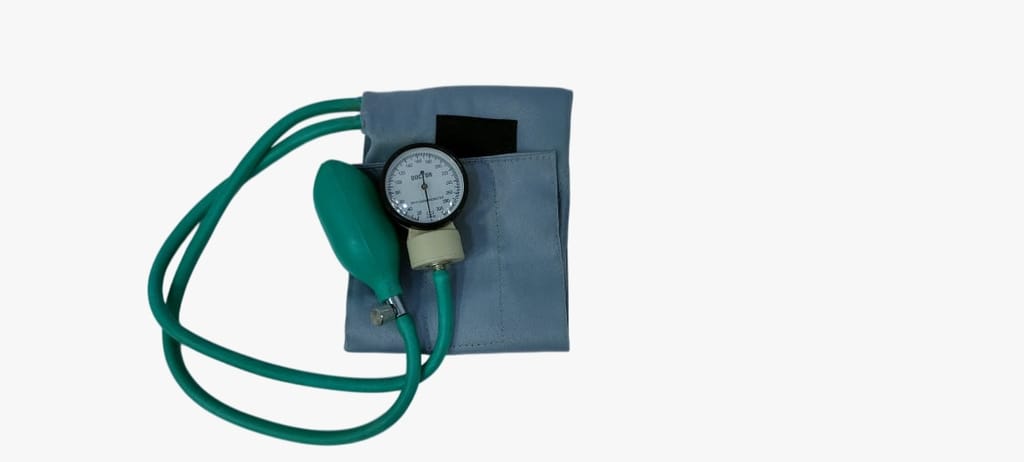 DESCO BP Machine Aneroid Manual Sphygmomanometer view 2