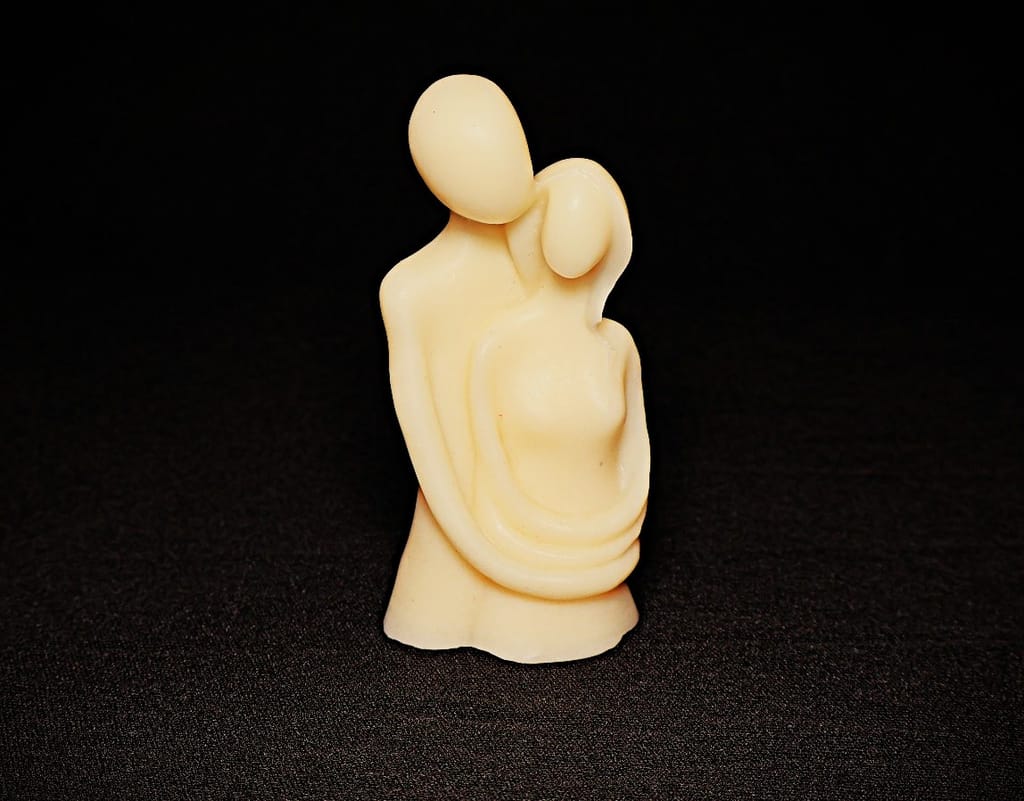 Wax Decorative Romantic Embracing Couple Figurines Soy Wax Hand-poured Natural White, Set of 1