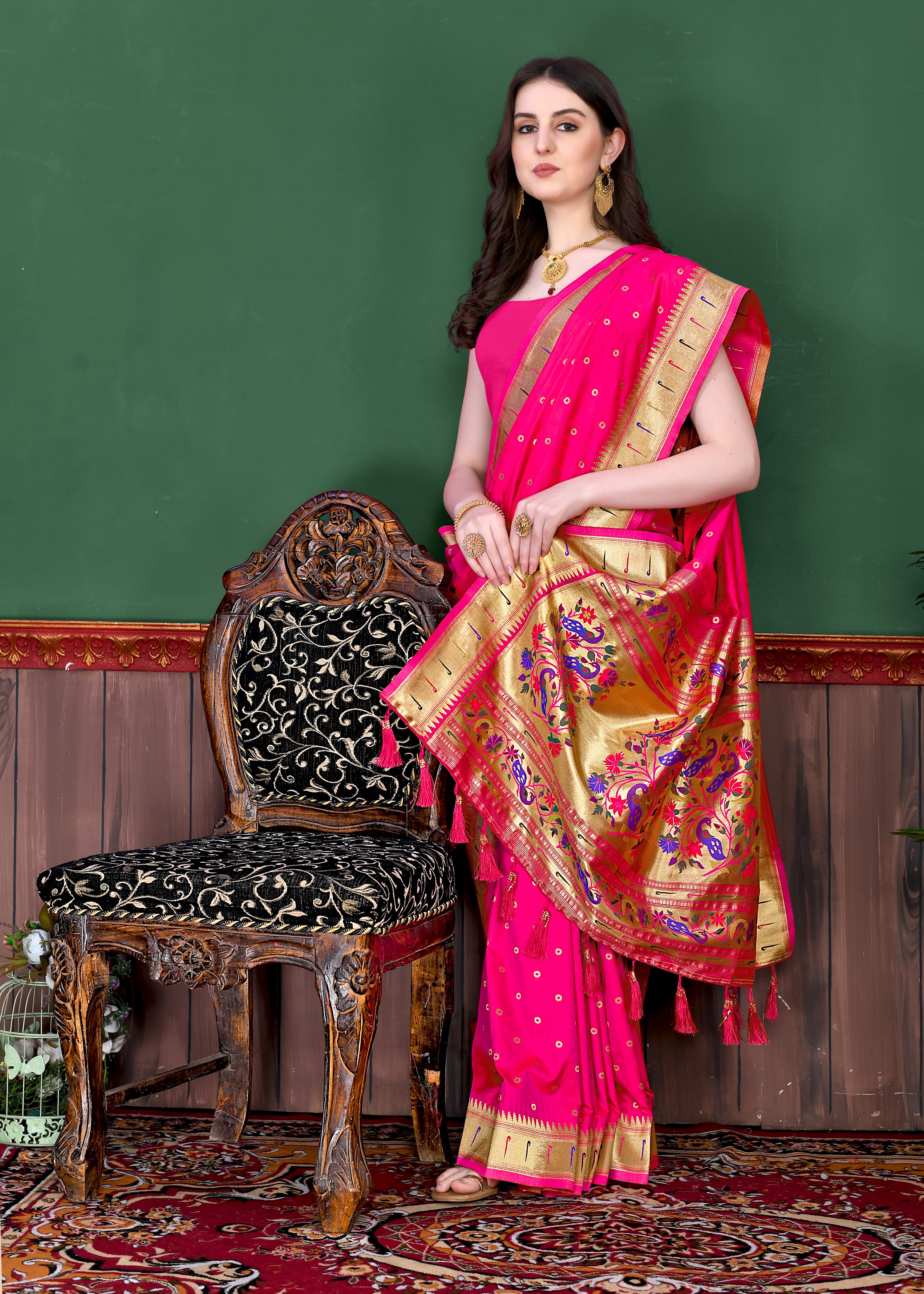 Yavira silk Women's Pink Handwoven Jacquard Saree view 2