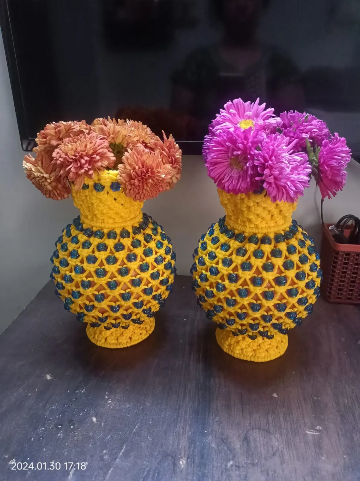 Per flower pot with flower
