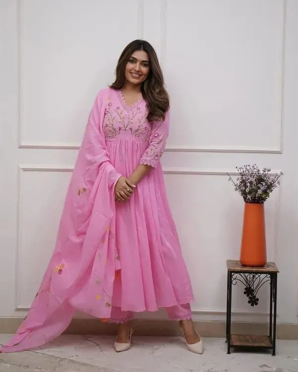 Cotton Malmal Dupatta & Cotton Kurta Set with Embroidery Stylish Cotton Kurti with Matching Pants & Dupatta for Women view 2