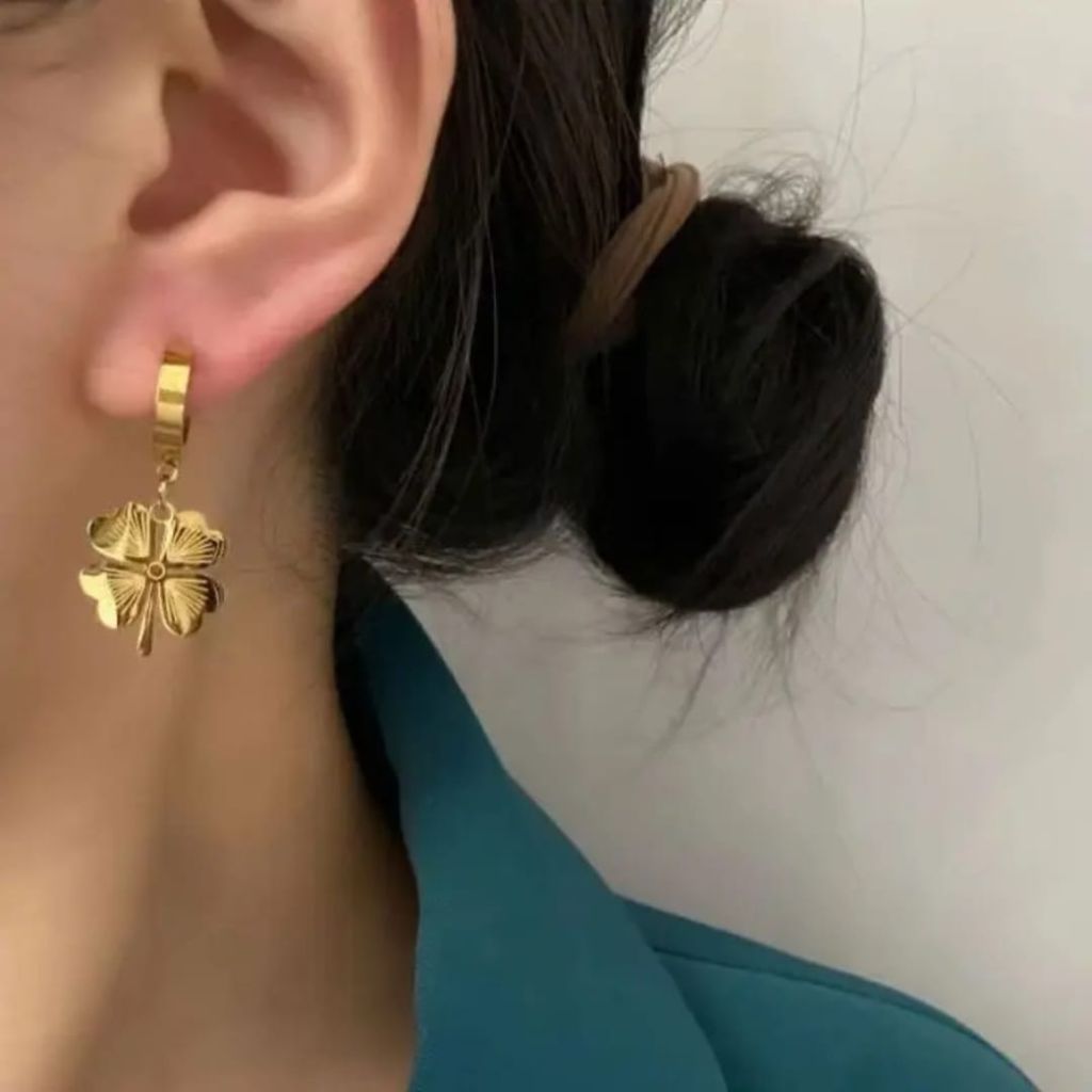Trendy Clover Design Earrings view 2
