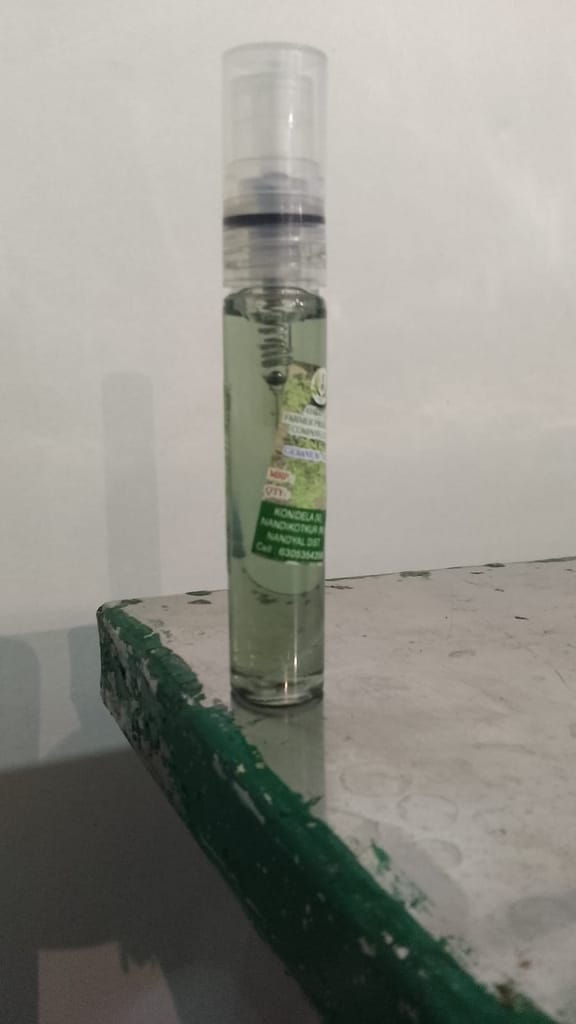 Geranium Oil view 2