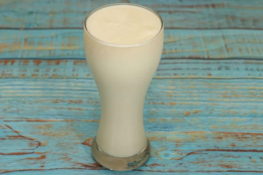 Strawberry lassi