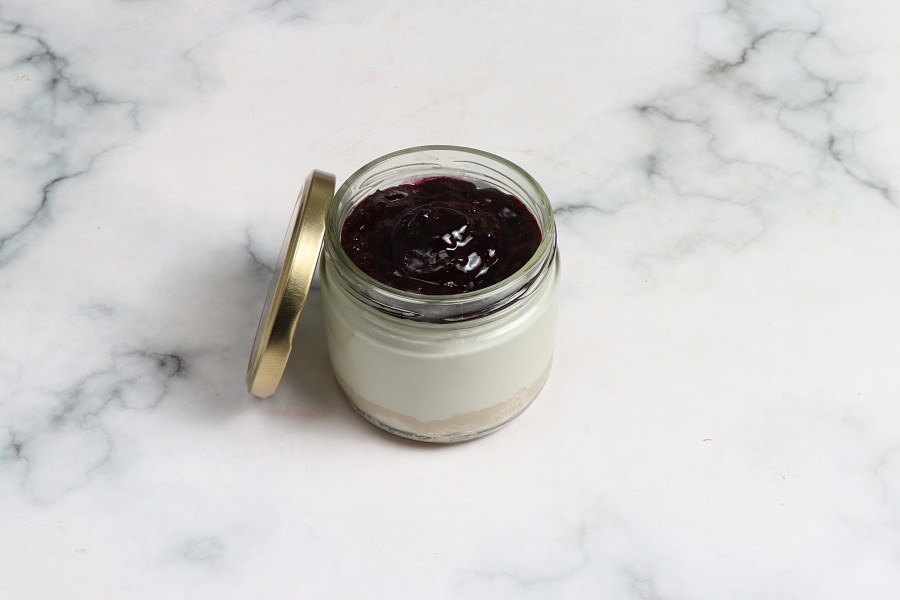Baked blueberry cheese jar cake