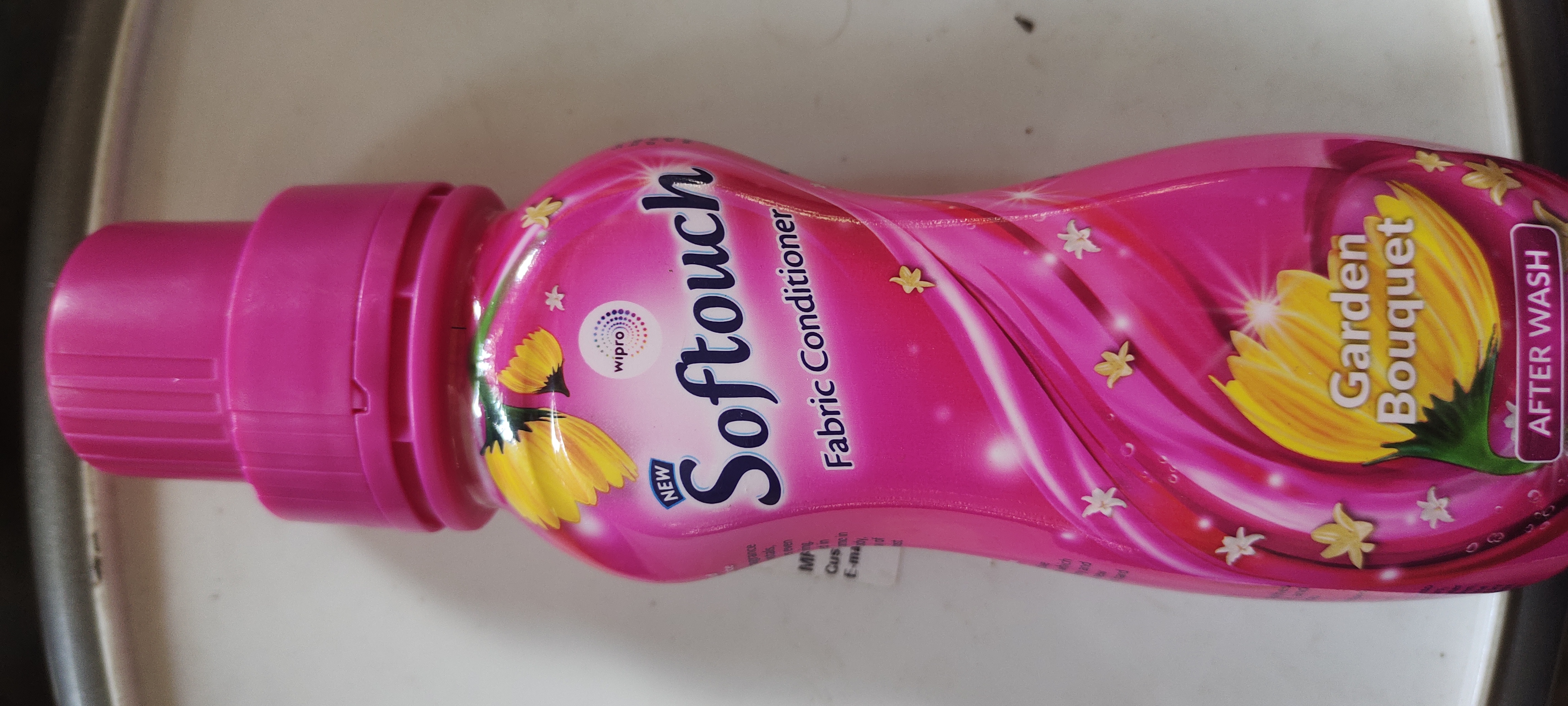 Softouch fabric conditioner garden bouquet pink
