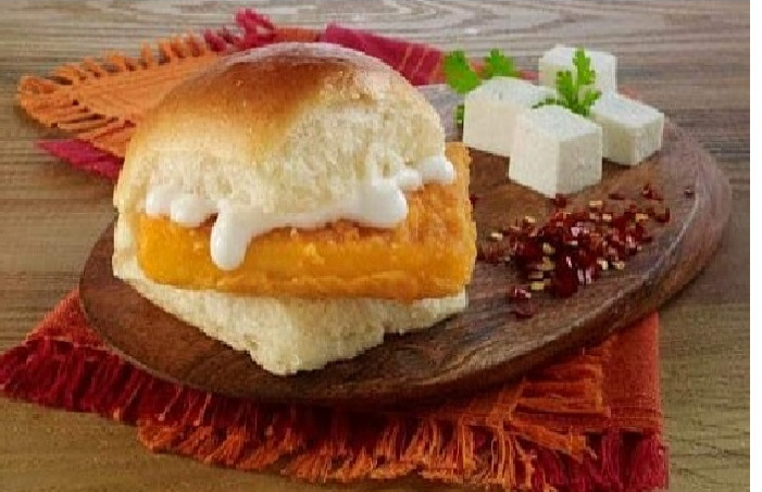 Paneer vada pav- schezwan sauce