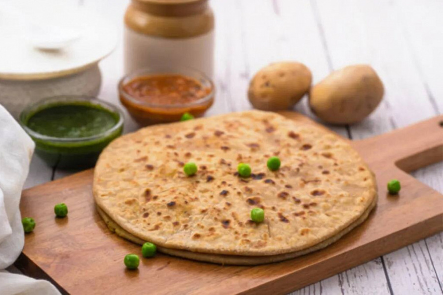 Aloo matar paratha [1pc]