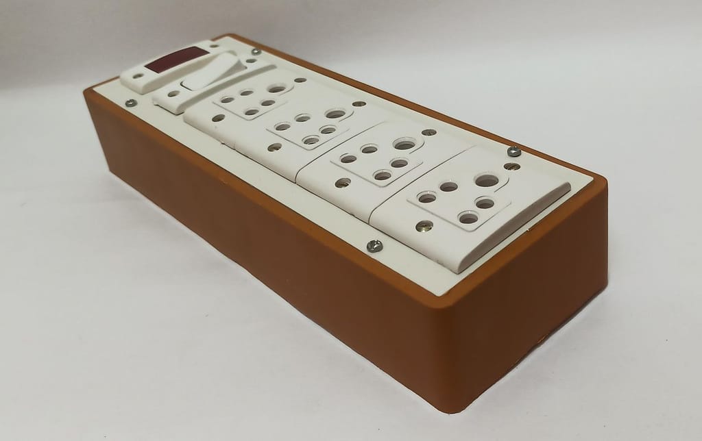 6A 4 Sockets (5 Pin Socket) & 1 Switch Extension Box with Indicator, 16A Plug & 40m Wire view 2