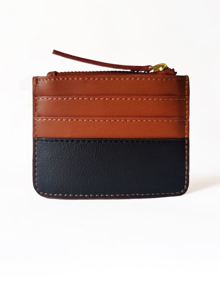 Iris - Gingerbread & Black view 2