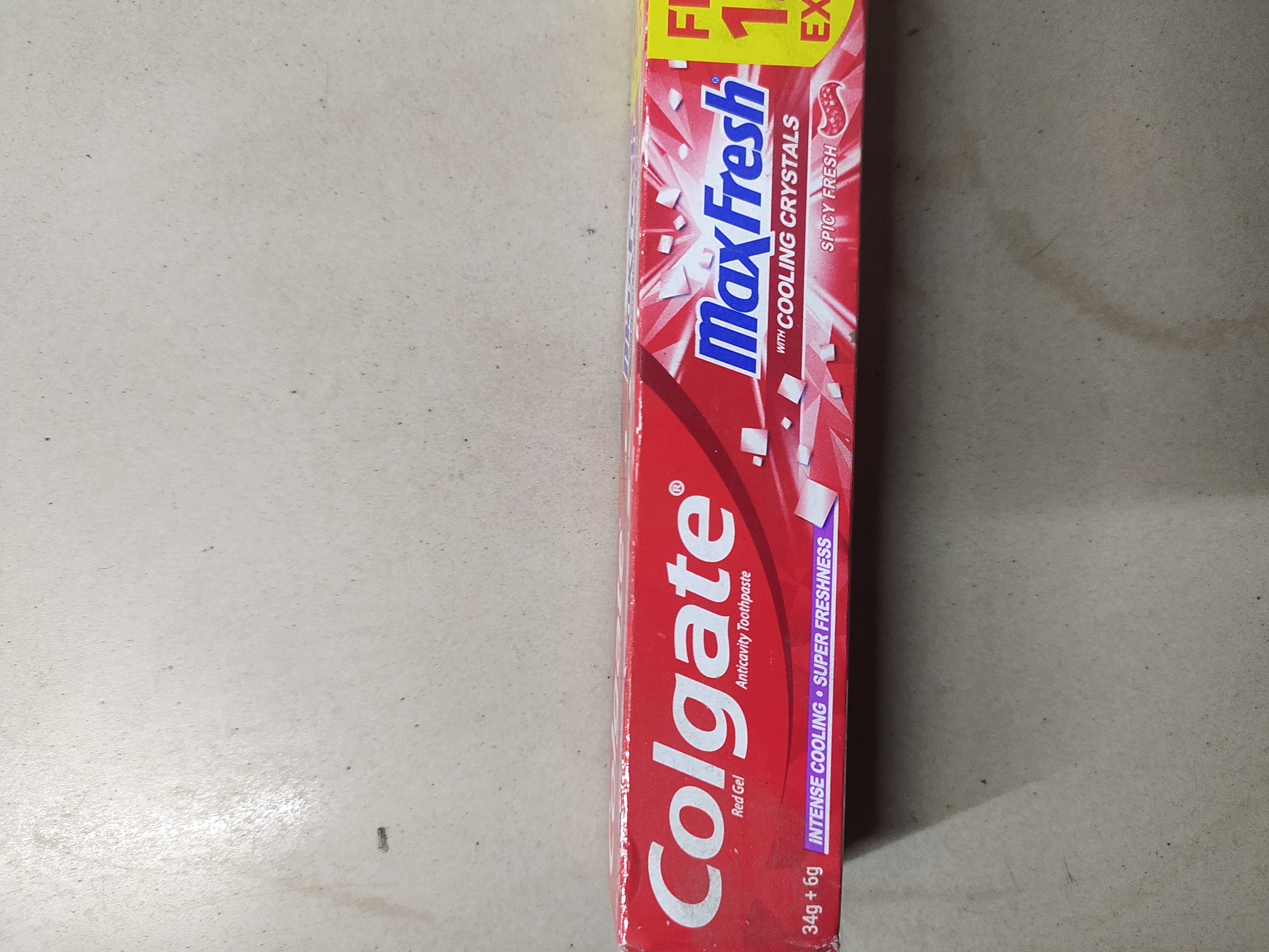 Colgate® maxfresh Anticavity toothpaste Th cooling crystals