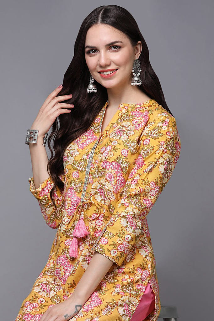 Yellow Cotton Blend Floral Straight Kurta VCK9491 view 2