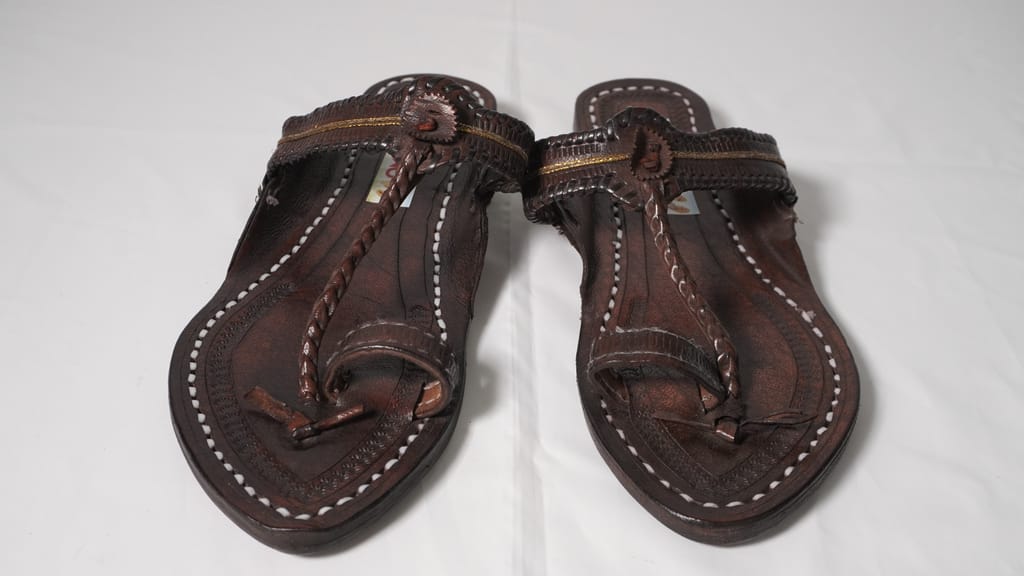Kolhapuri Chappal 1 piece view 2